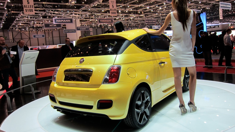 Illustration for article titled Zagato Fiat 500 Coupé is model bait